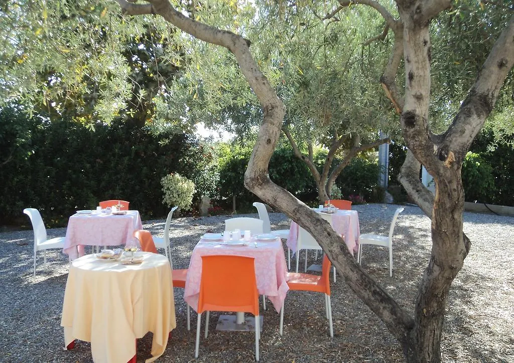 B&B Il Giardino Di Zefiro 조이오사마레아