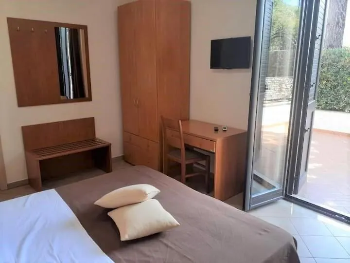 B&B Il Giardino Di Zefiro Gioiosa Marea Italy